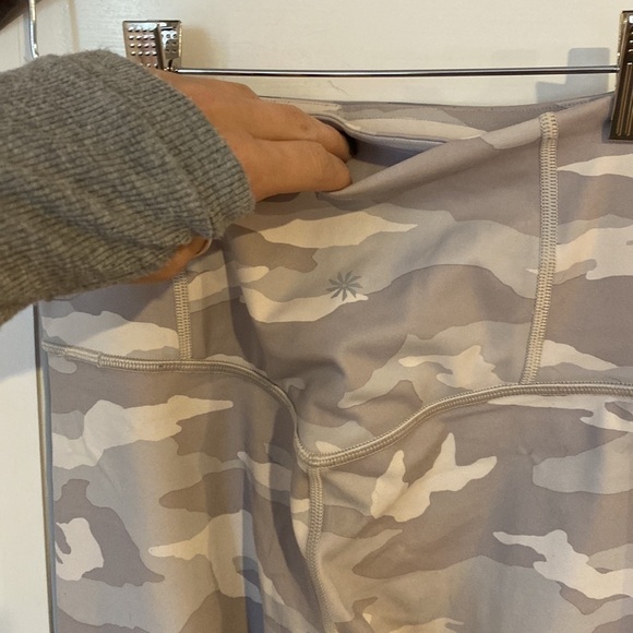 White / Grey Camo Athleta Elation 7/8 Tight Size XS - Picture 4 of 4